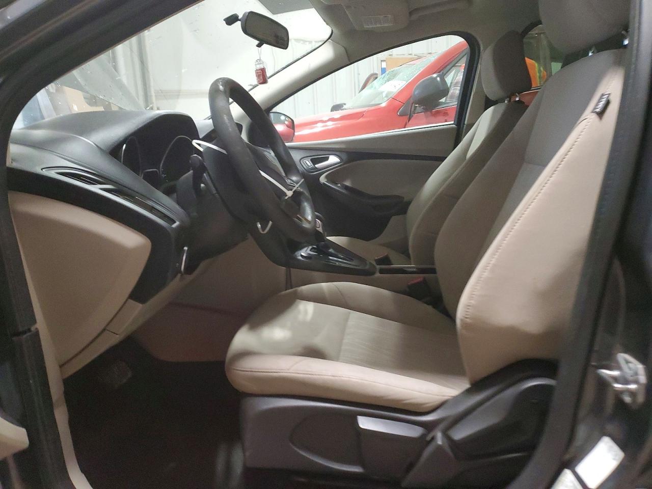 2017 FORD FOCUS SE photo 13