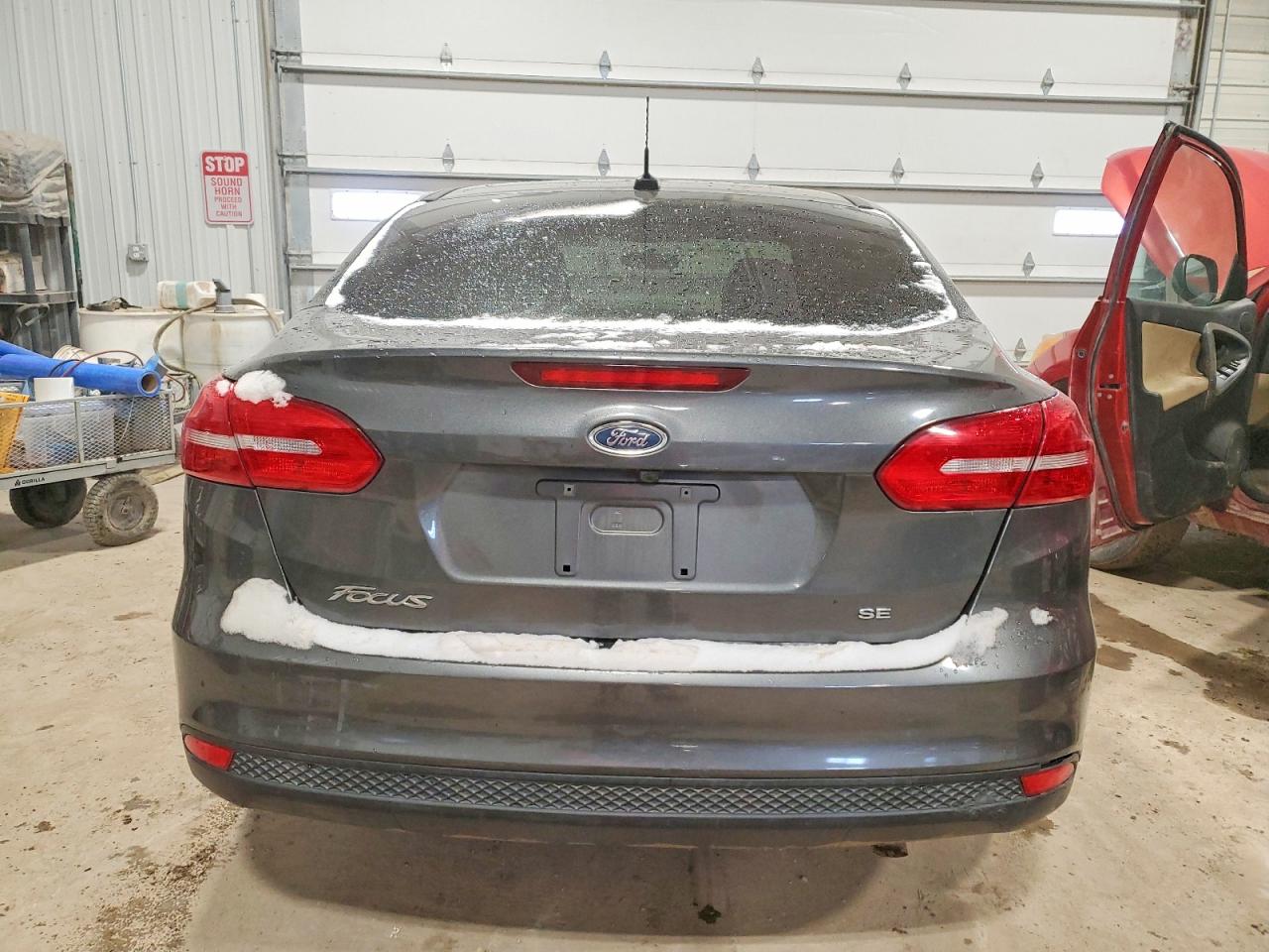 2017 FORD FOCUS SE photo 11