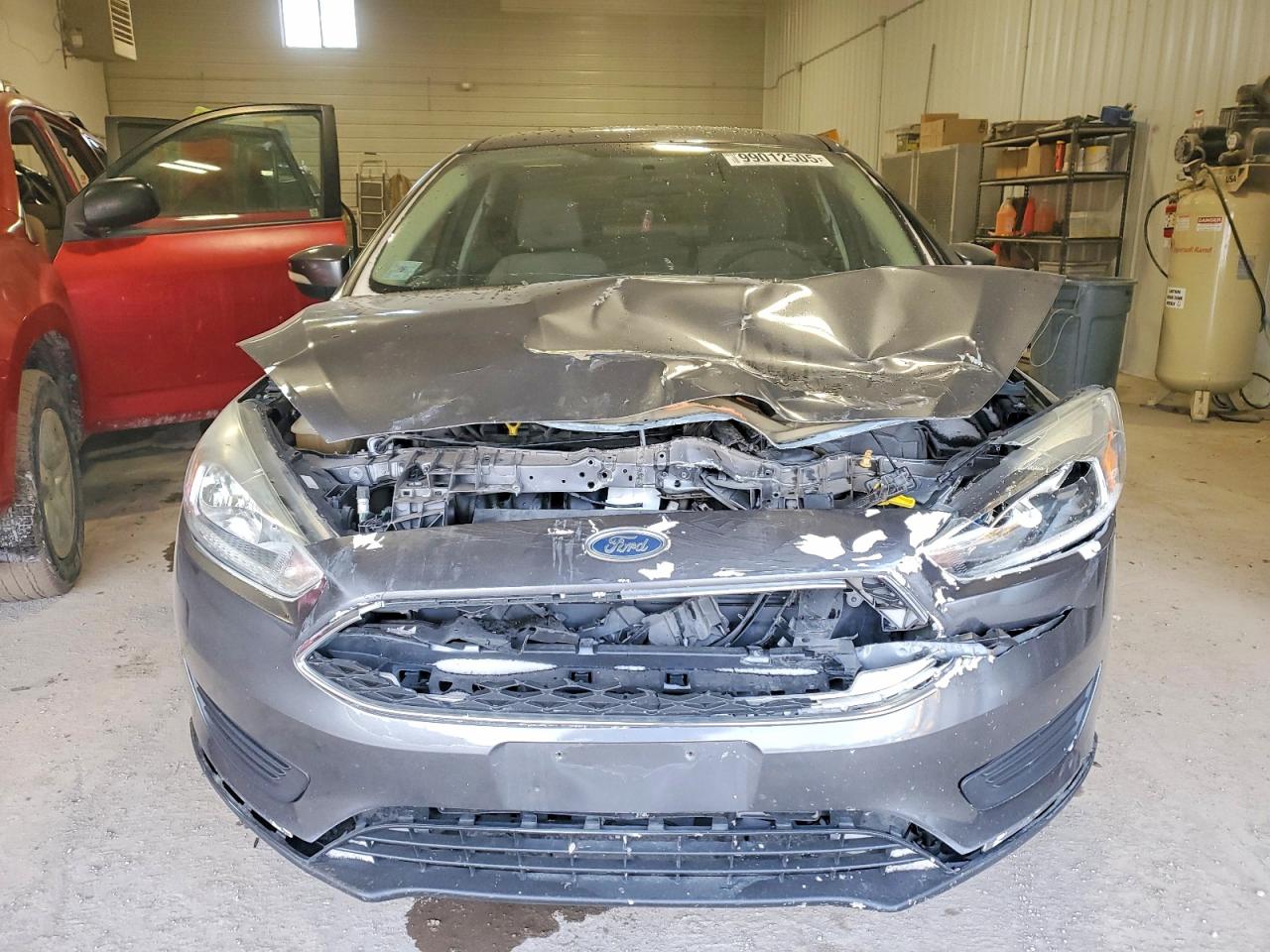 2017 FORD FOCUS SE photo 9