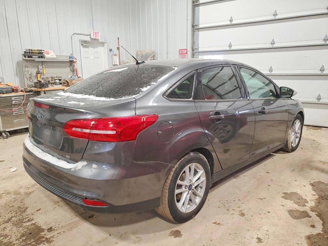 2017 FORD FOCUS SE photo 5
