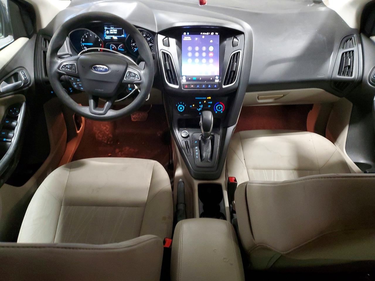 2017 FORD FOCUS SE photo 15