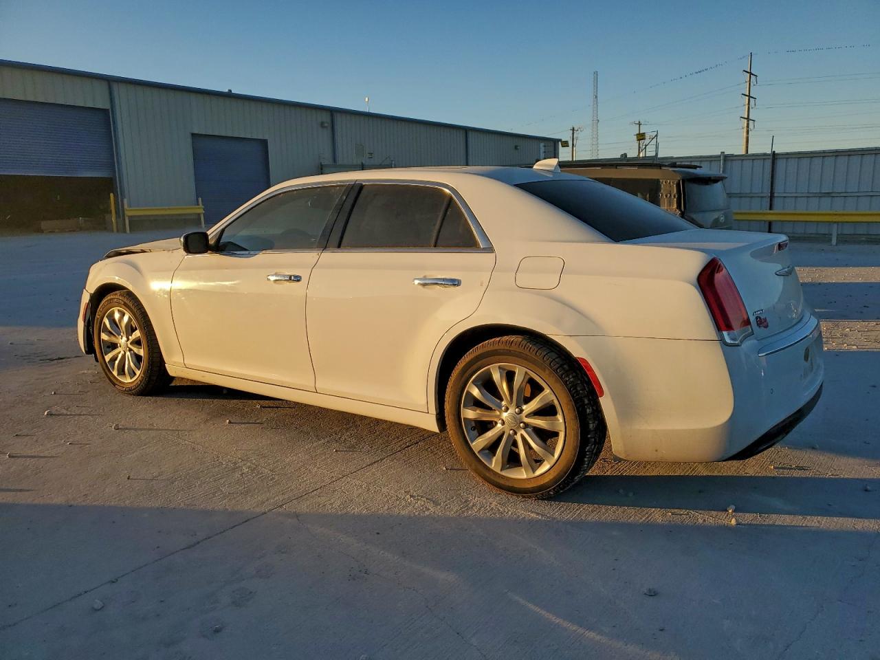 2018 CHRYSLER 300 LIMITED photo 2