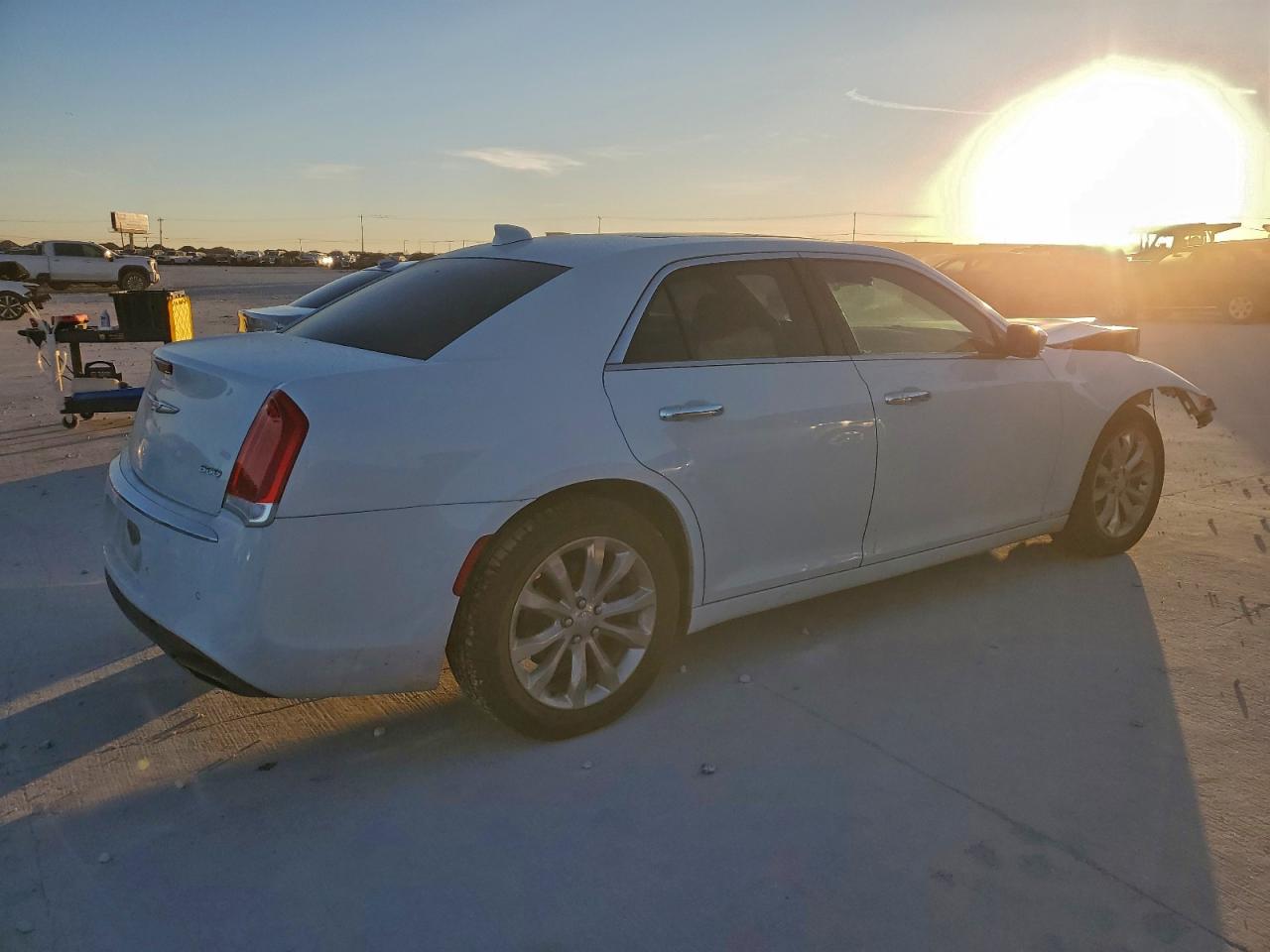 2018 CHRYSLER 300 LIMITED photo 3