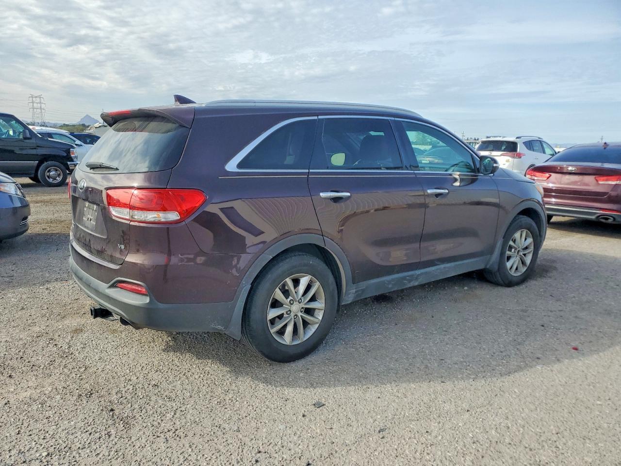 2016 KIA SORENTO LX photo 3