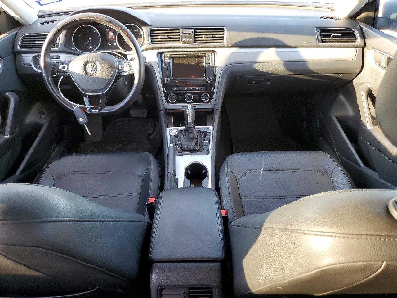 2019 VOLKSWAGEN PASSAT WOLFSBURG photo 8