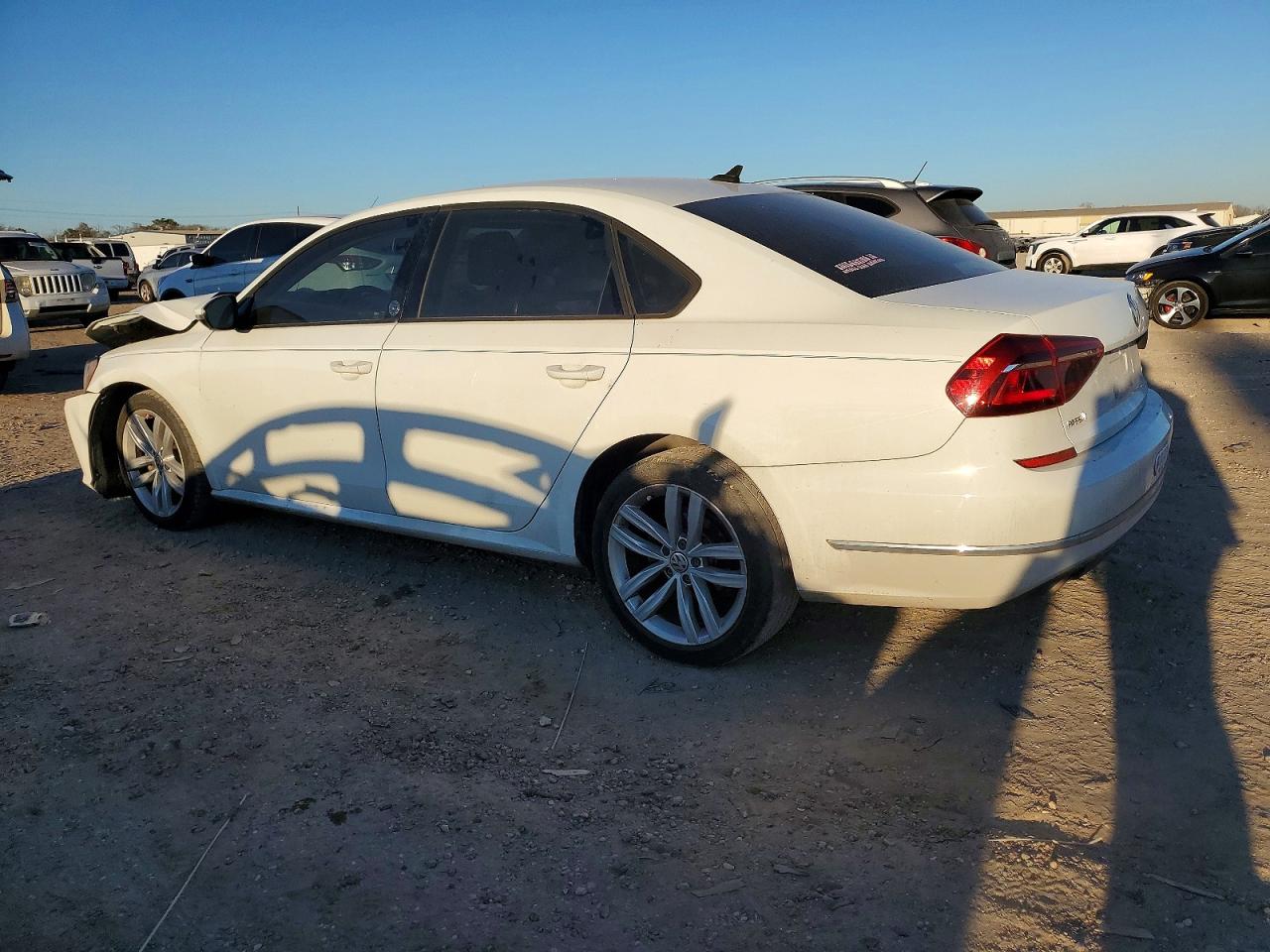 2019 VOLKSWAGEN PASSAT WOLFSBURG photo 2