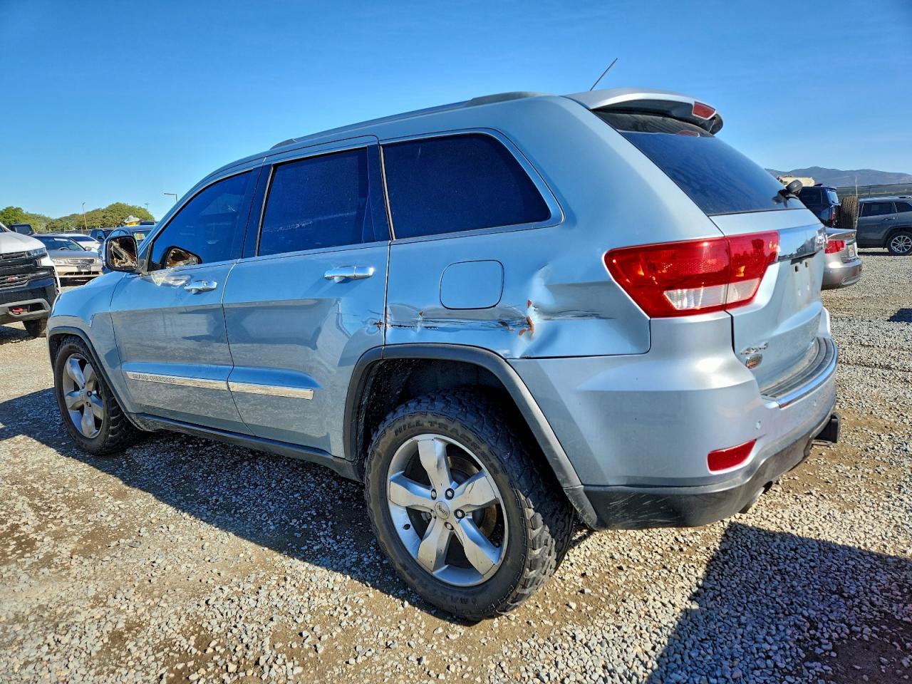 2012 JEEP GRAND CHEROKEE OVERLAND photo 2