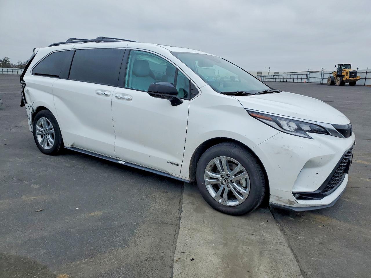 2021 TOYOTA SIENNA XSE photo 4