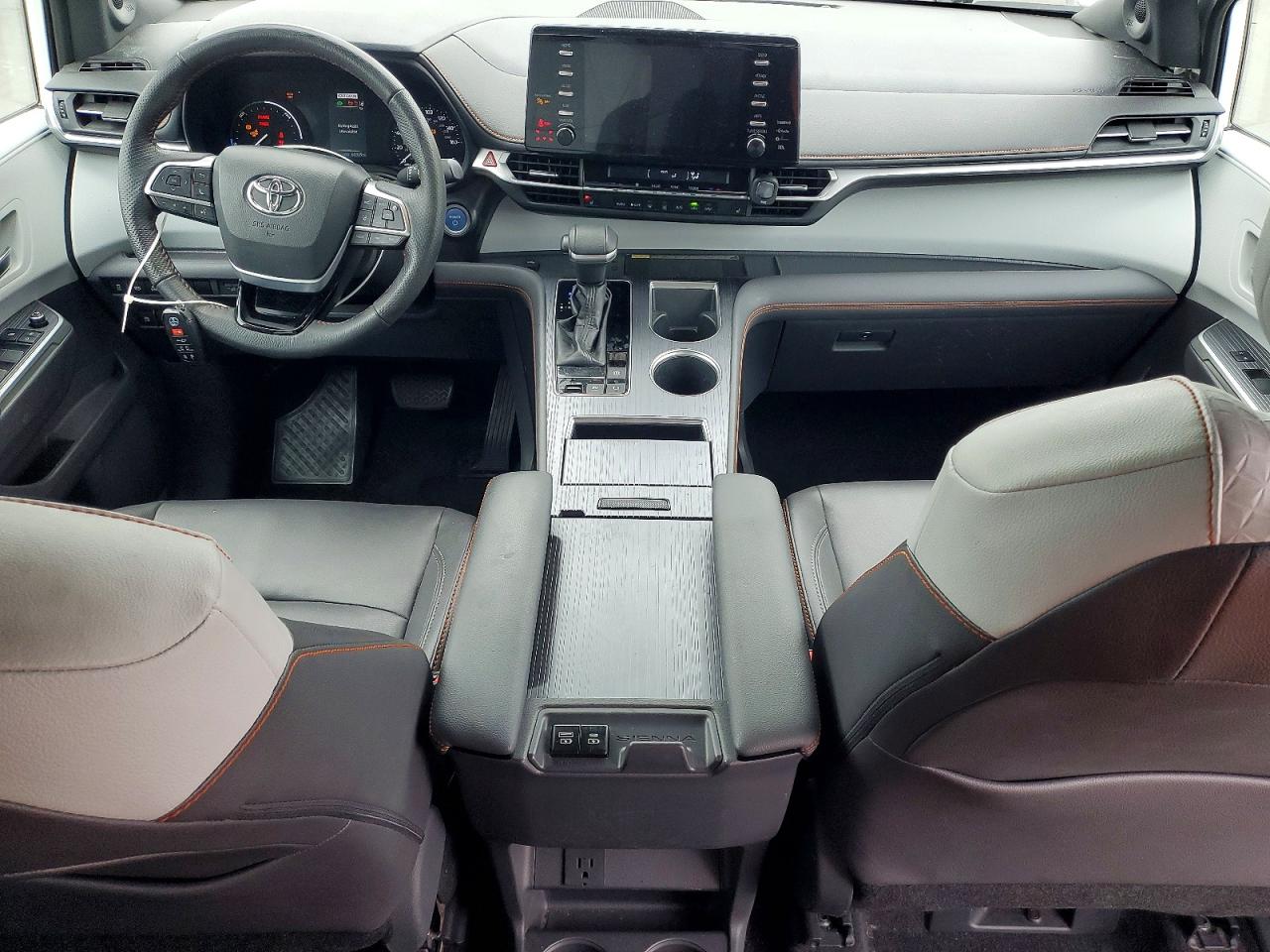 2021 TOYOTA SIENNA XSE photo 8