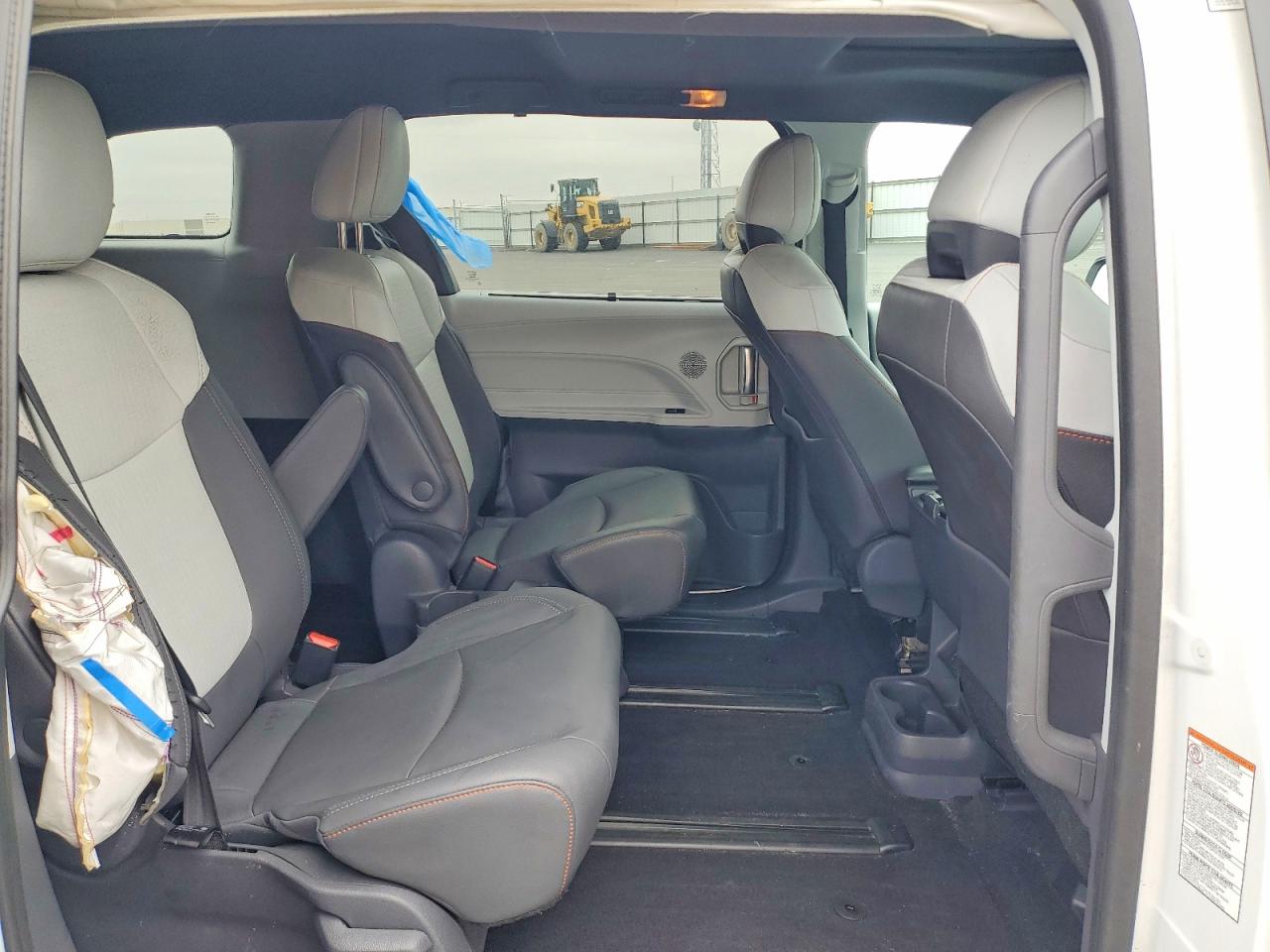 2021 TOYOTA SIENNA XSE photo 11