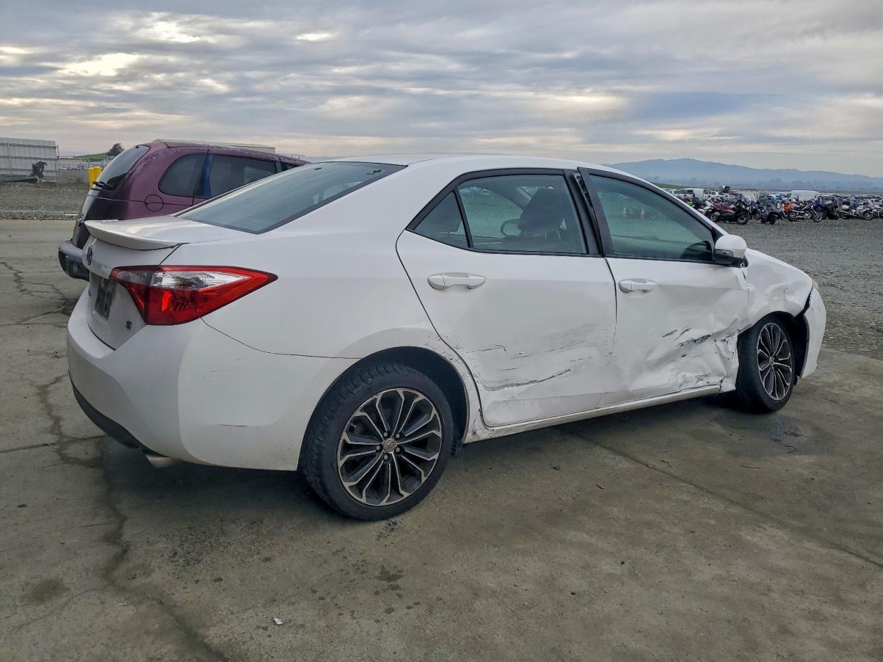 2015 TOYOTA COROLLA L photo 3