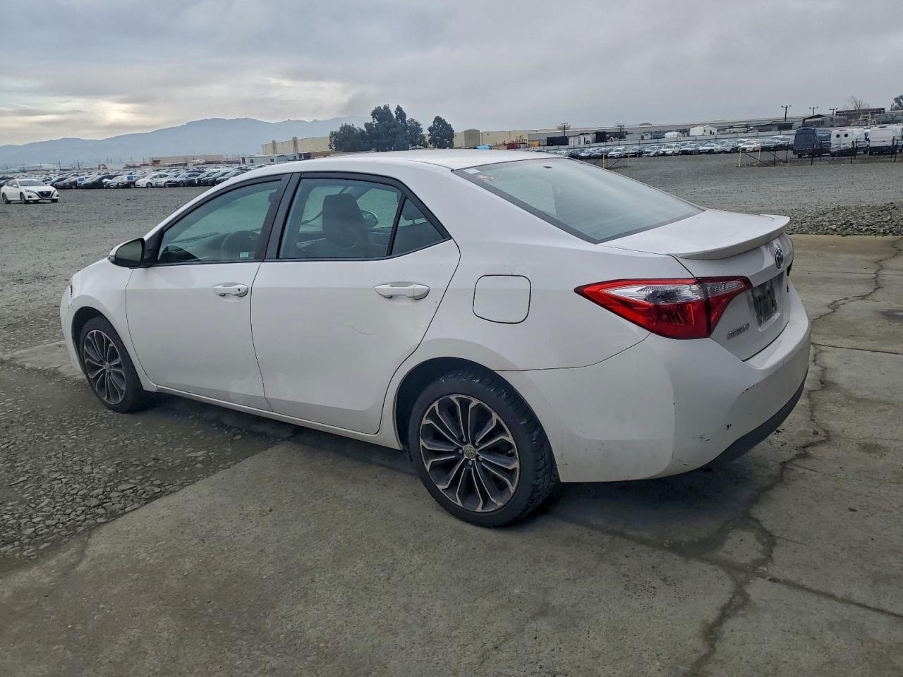2015 TOYOTA COROLLA L photo 2
