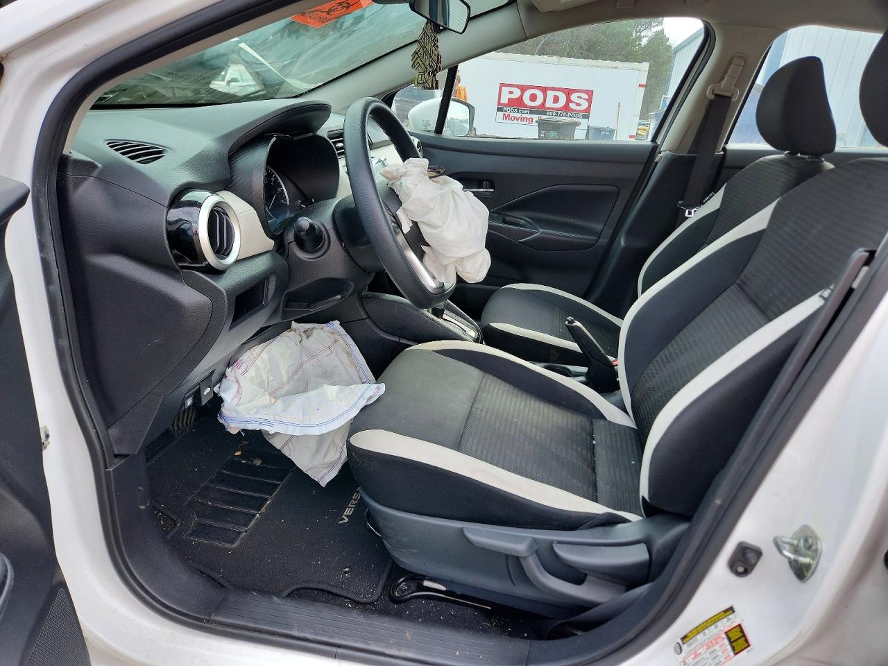 2020 NISSAN VERSA SV photo 25