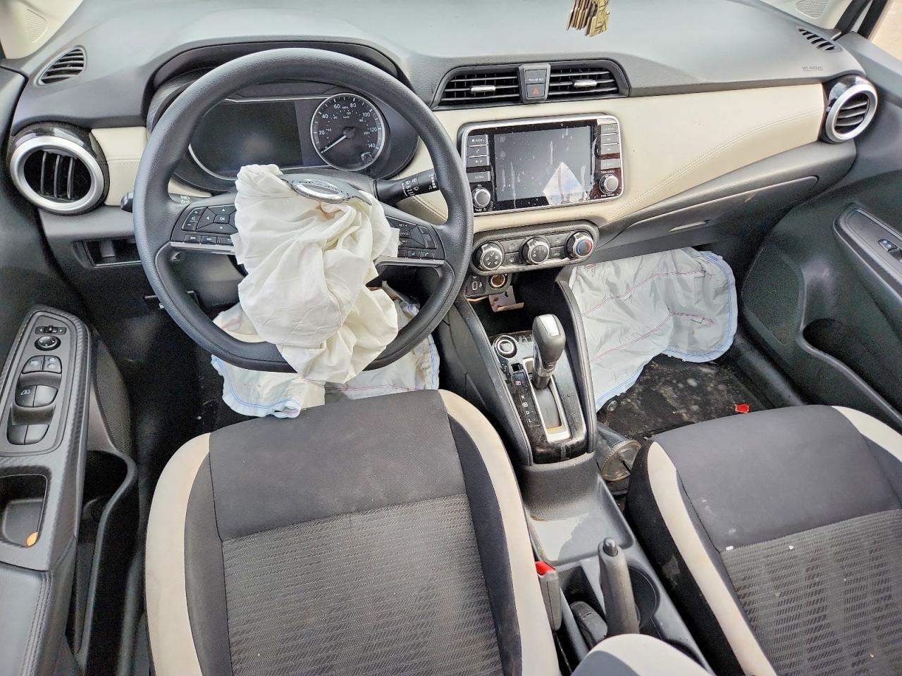 2020 NISSAN VERSA SV photo 29