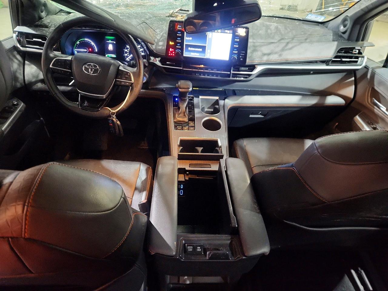 2021 TOYOTA SIENNA XSE photo 8