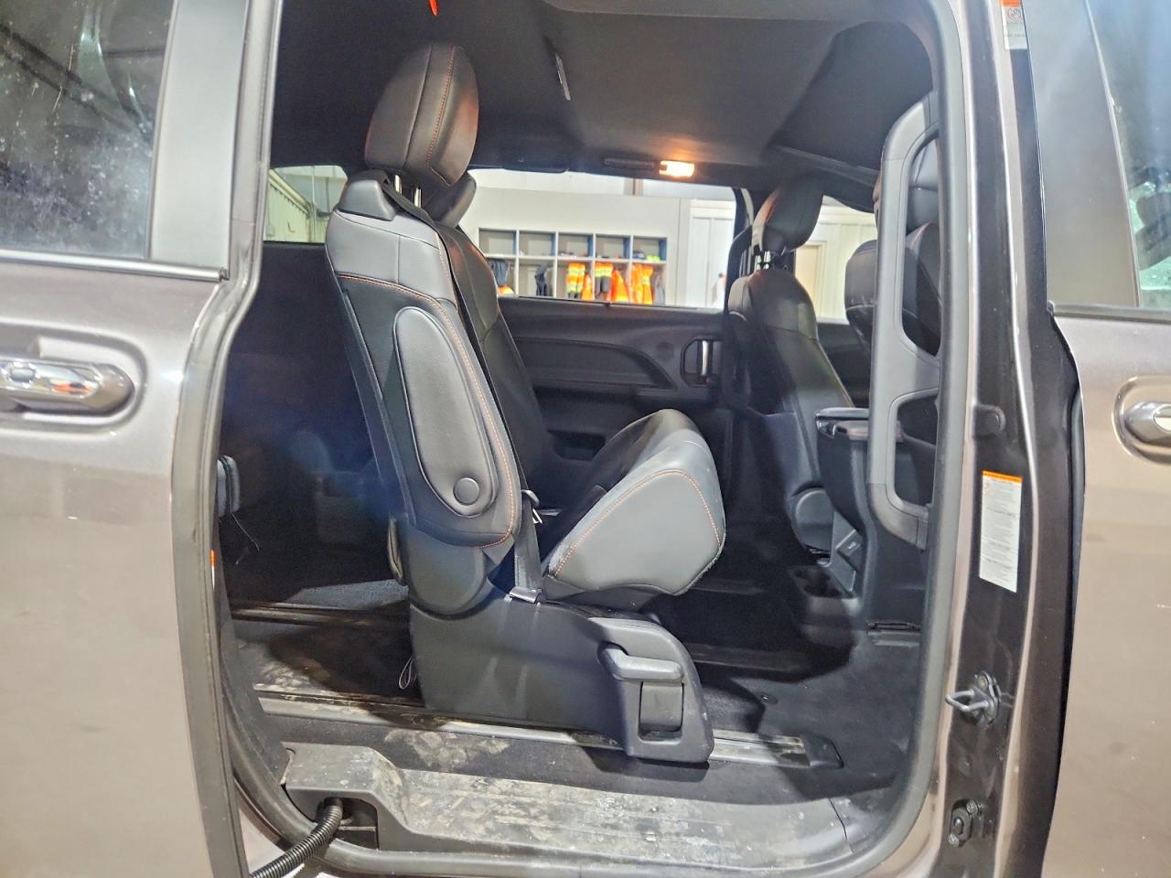 2021 TOYOTA SIENNA XSE photo 11