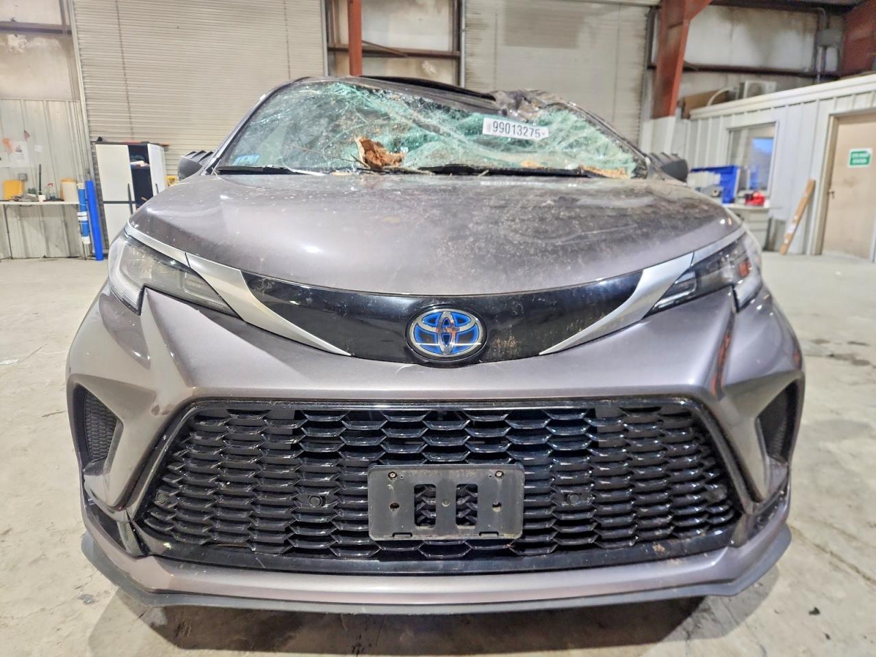 2021 TOYOTA SIENNA XSE photo 5