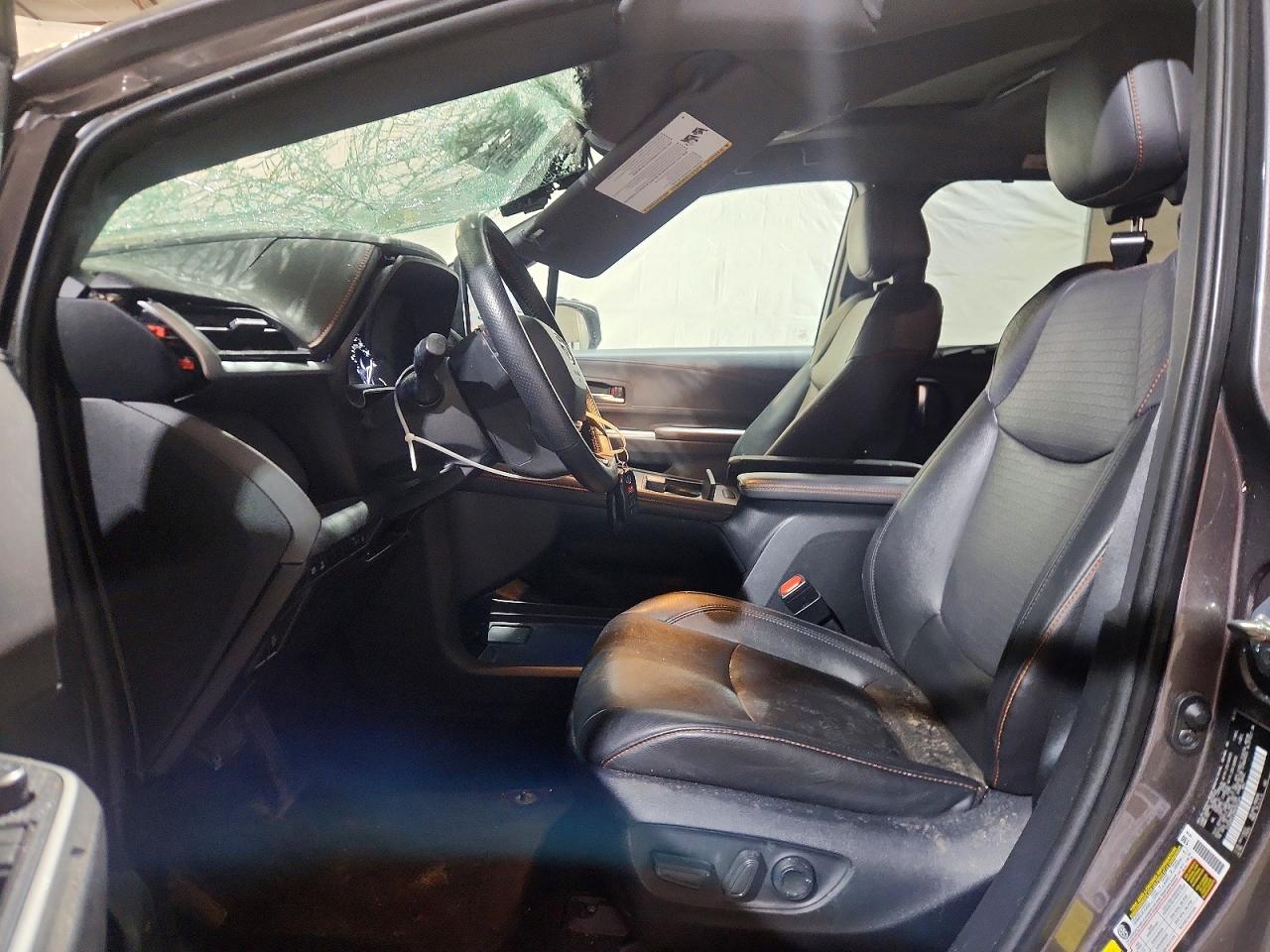2021 TOYOTA SIENNA XSE photo 7