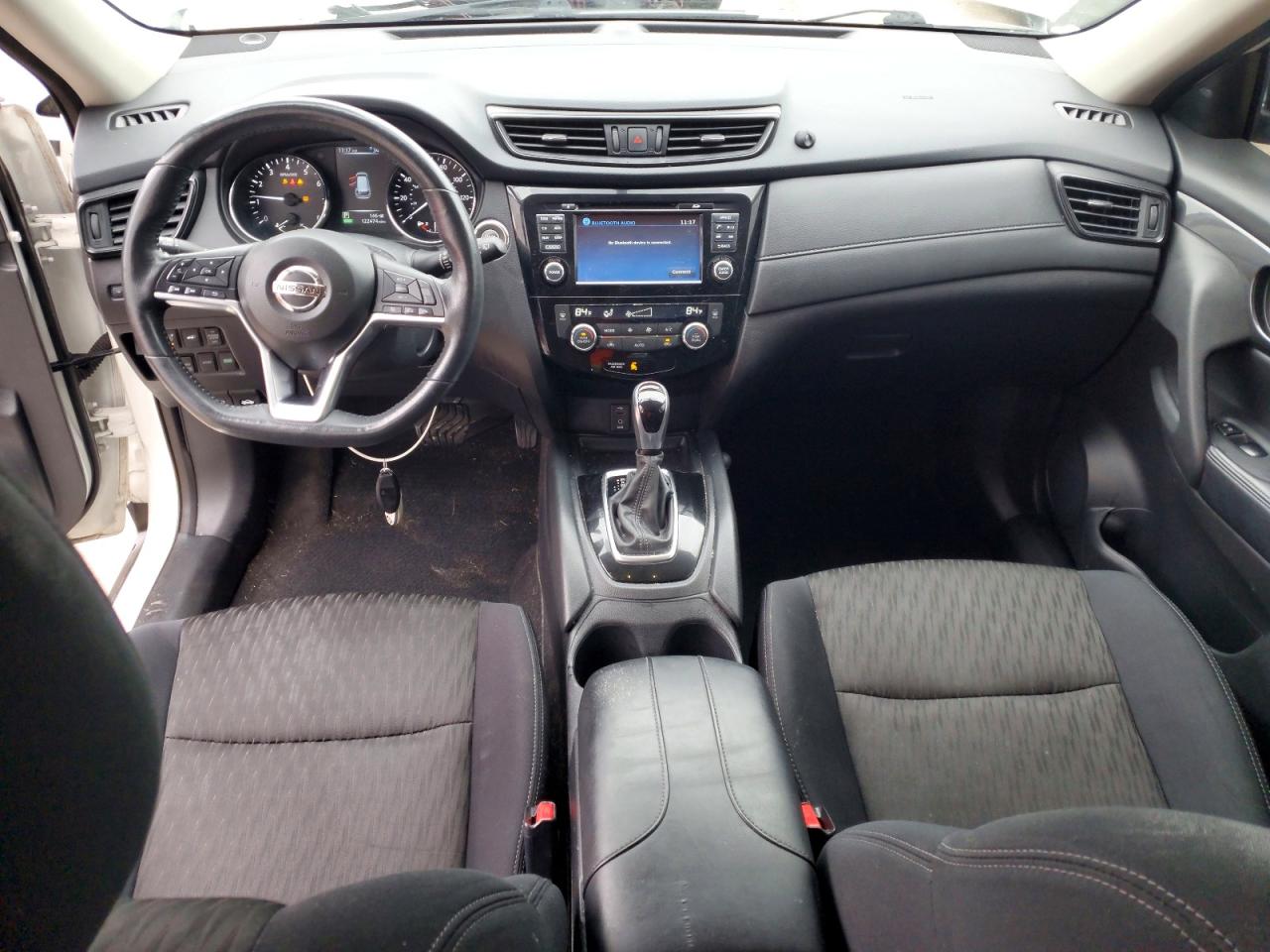 2017 NISSAN ROGUE SV photo 8