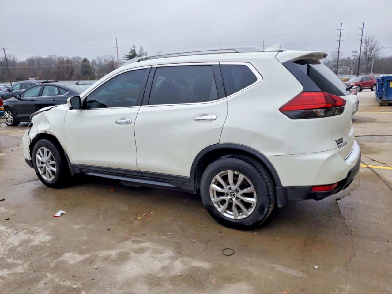 2017 NISSAN ROGUE SV photo 2
