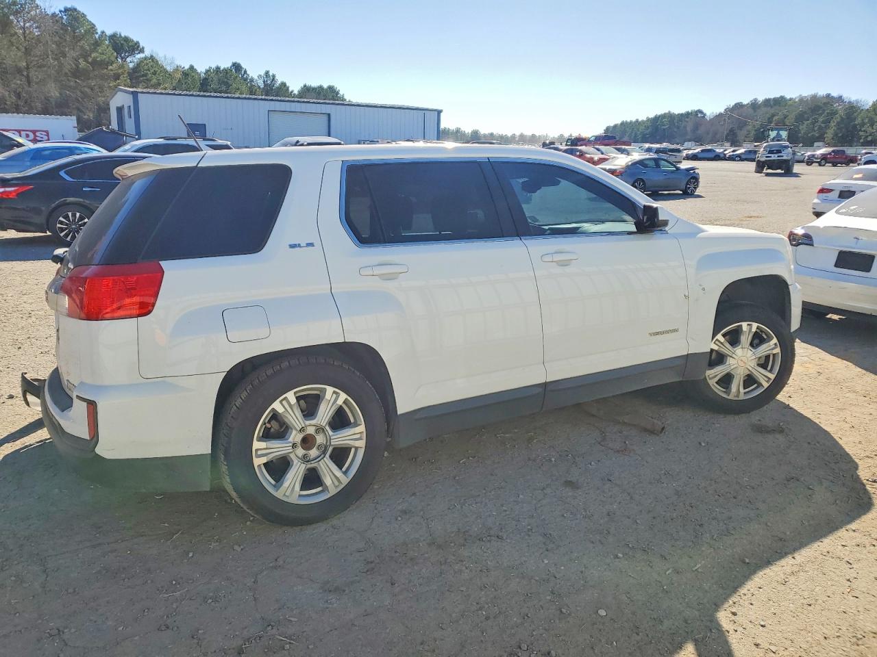 2017 GMC TERRAIN SLE photo 3