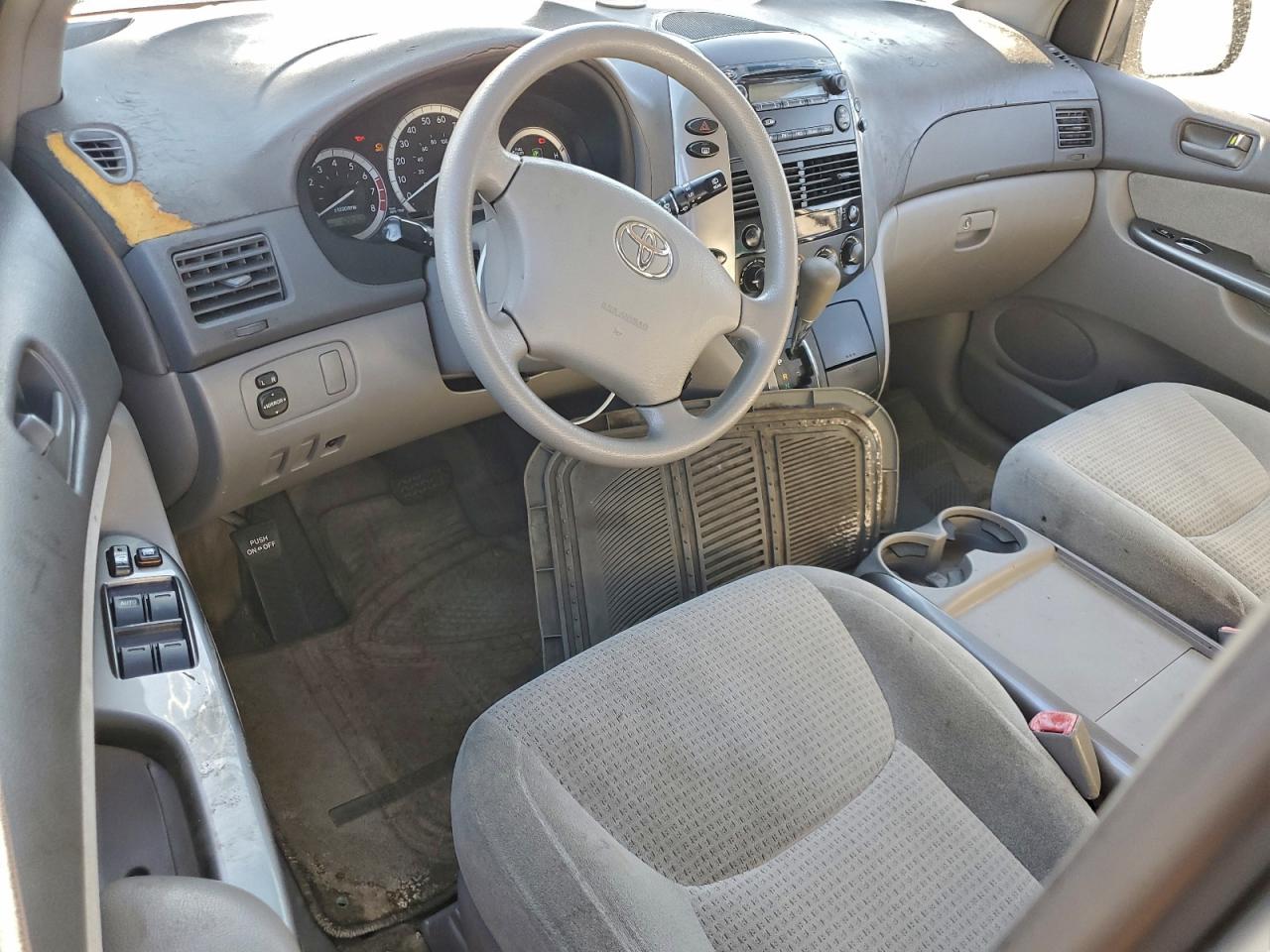 2007 TOYOTA SIENNA CE photo 8