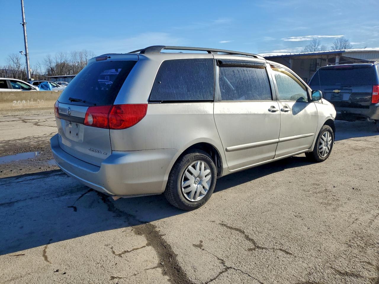 2007 TOYOTA SIENNA CE photo 3
