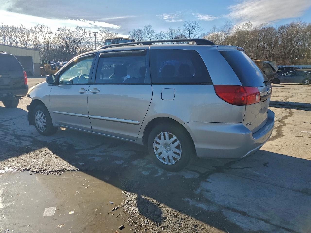 2007 TOYOTA SIENNA CE photo 2