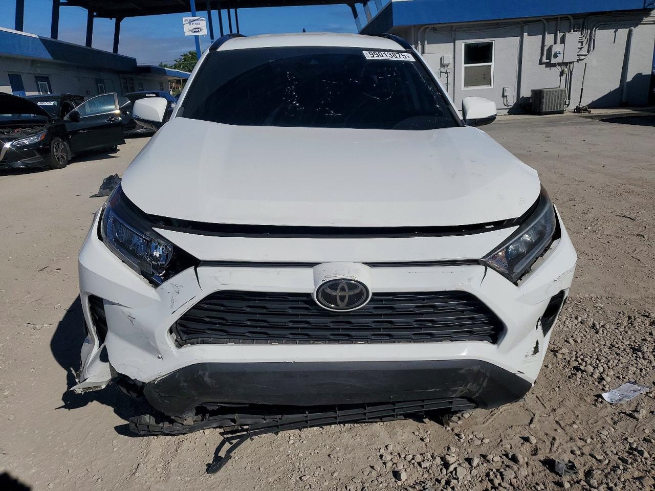 2021 TOYOTA RAV4 XLE photo 13
