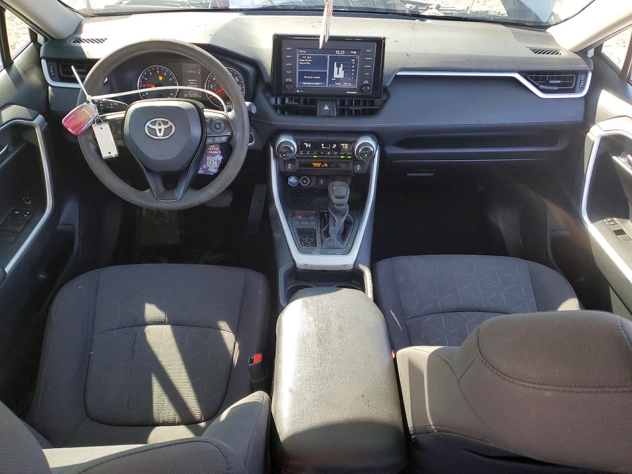 2021 TOYOTA RAV4 XLE photo 22