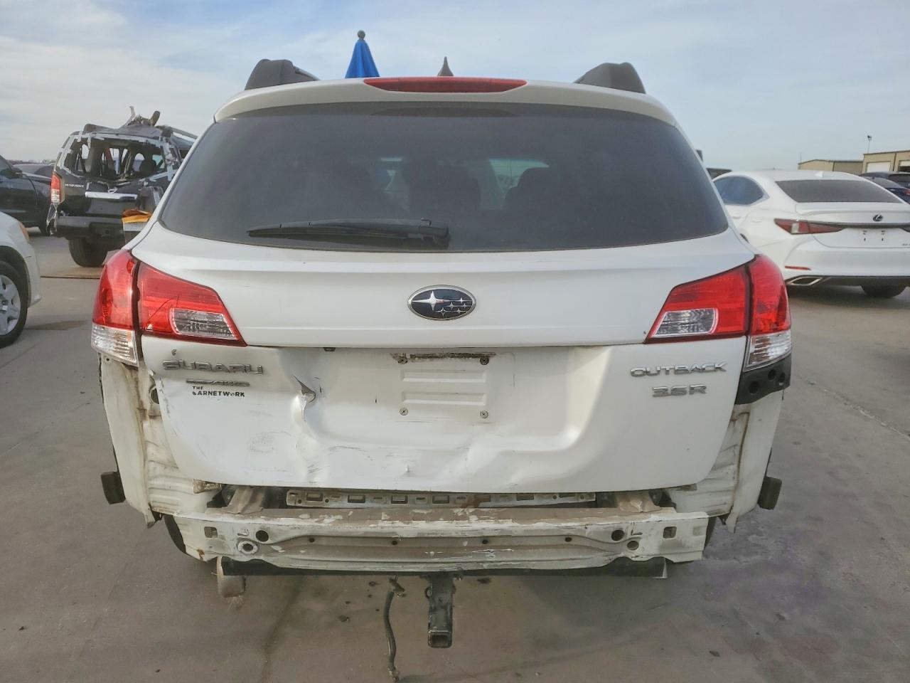 2011 SUBARU OUTBACK 3.6R LIMITED photo 6