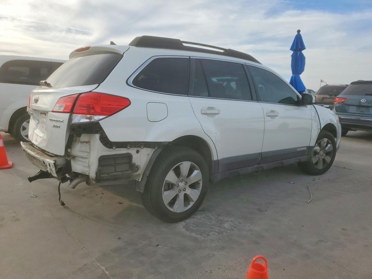 2011 SUBARU OUTBACK 3.6R LIMITED photo 3