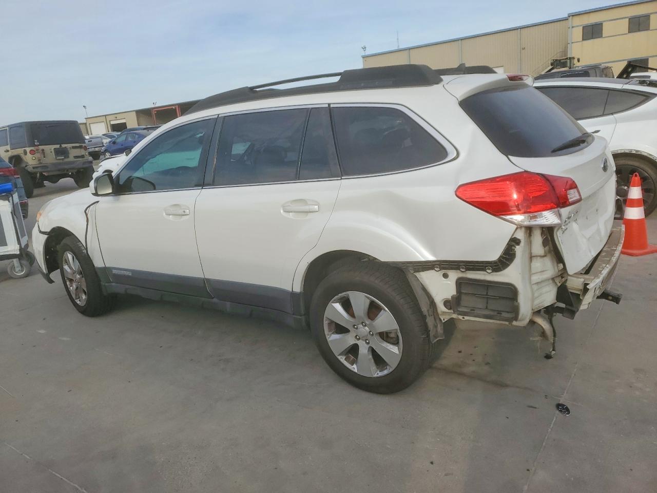 2011 SUBARU OUTBACK 3.6R LIMITED photo 2