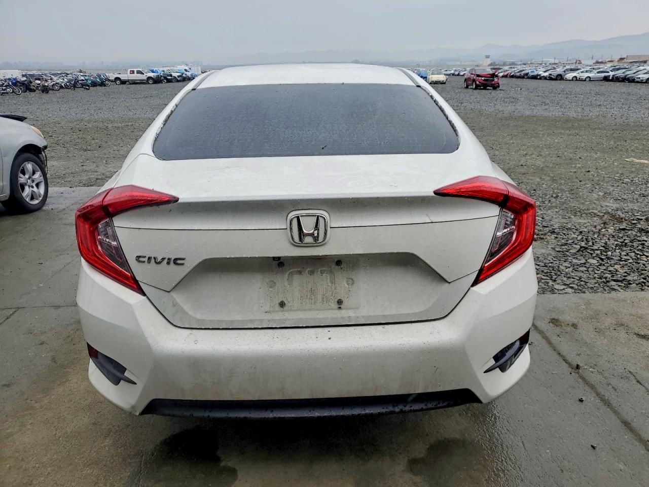 2017 HONDA CIVIC LX photo 6