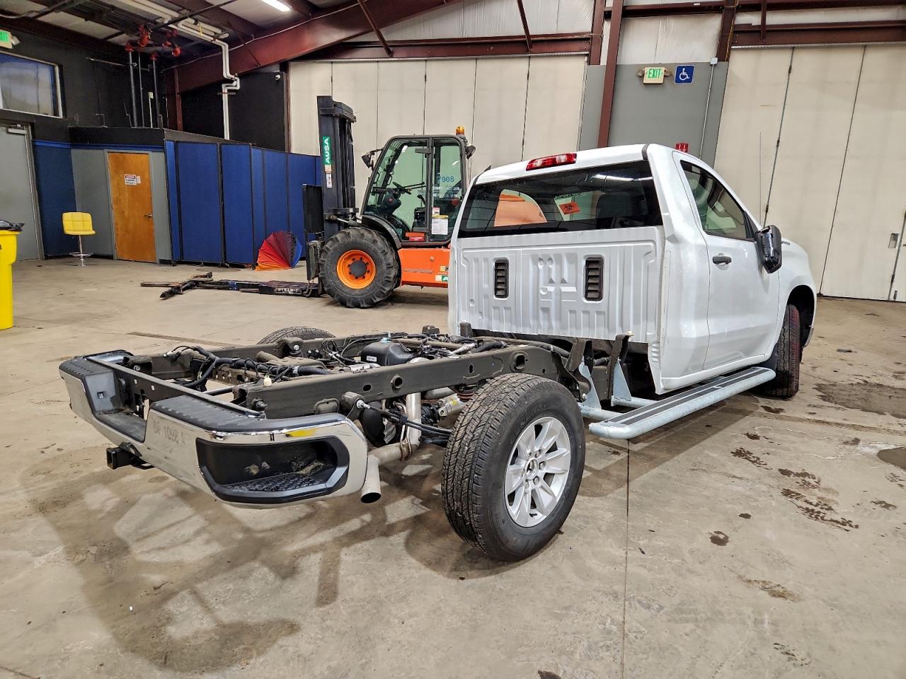 2025 CHEVROLET SILVERADO C1500 photo 3