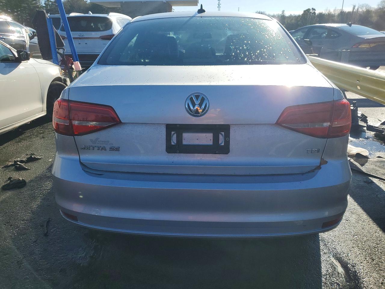 2015 VOLKSWAGEN JETTA TDI photo 6