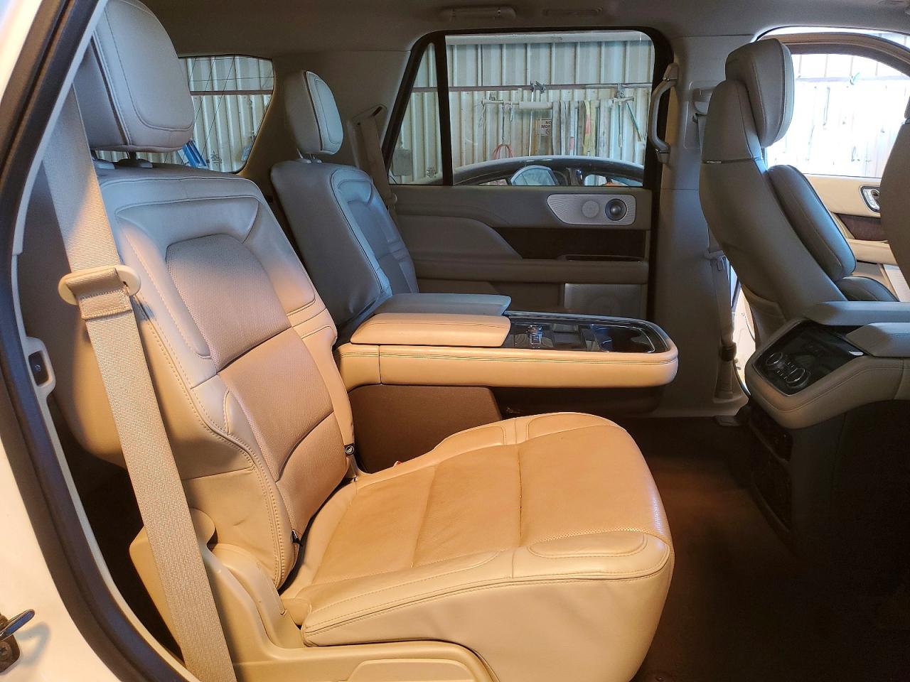 2018 LINCOLN NAVIGATOR RESERVE photo 11