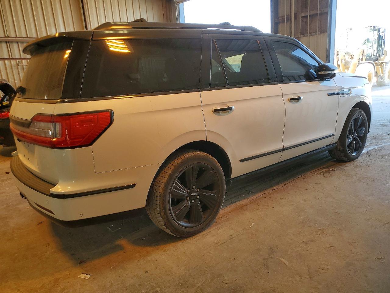 2018 LINCOLN NAVIGATOR RESERVE photo 3