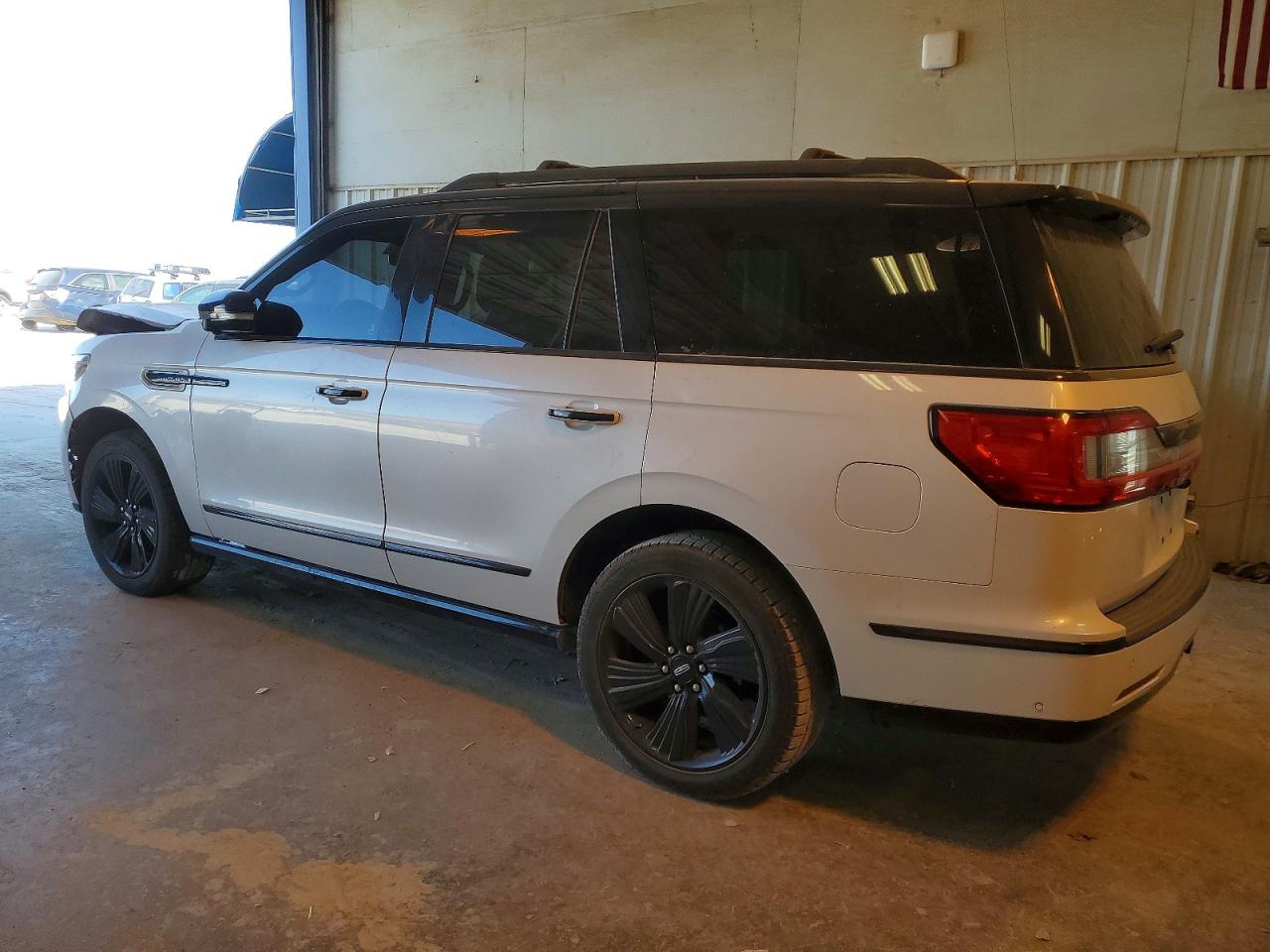 2018 LINCOLN NAVIGATOR RESERVE photo 2