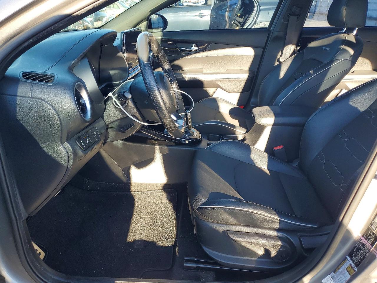 2023 KIA FORTE GT LINE photo 7