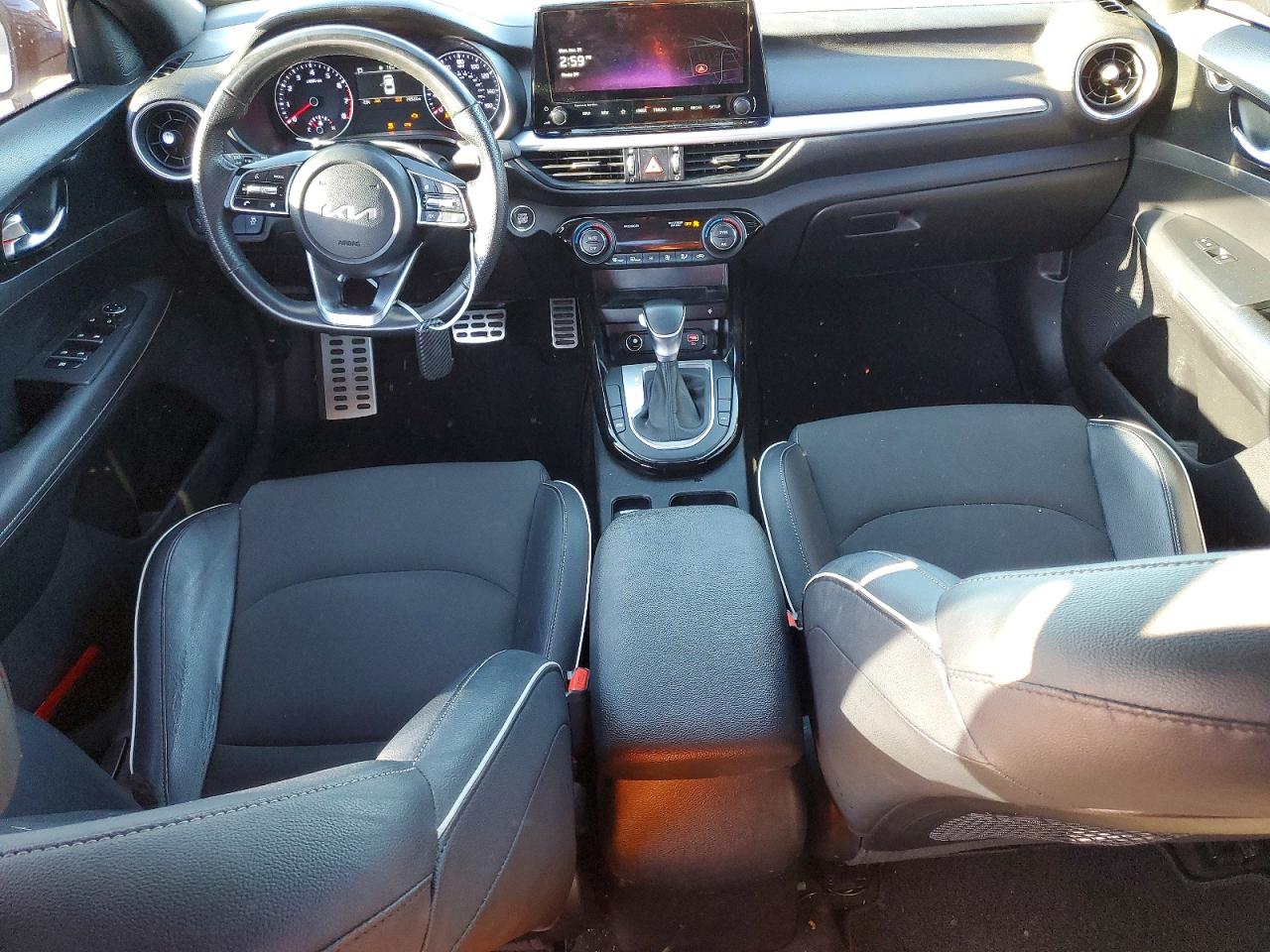 2023 KIA FORTE GT LINE photo 8