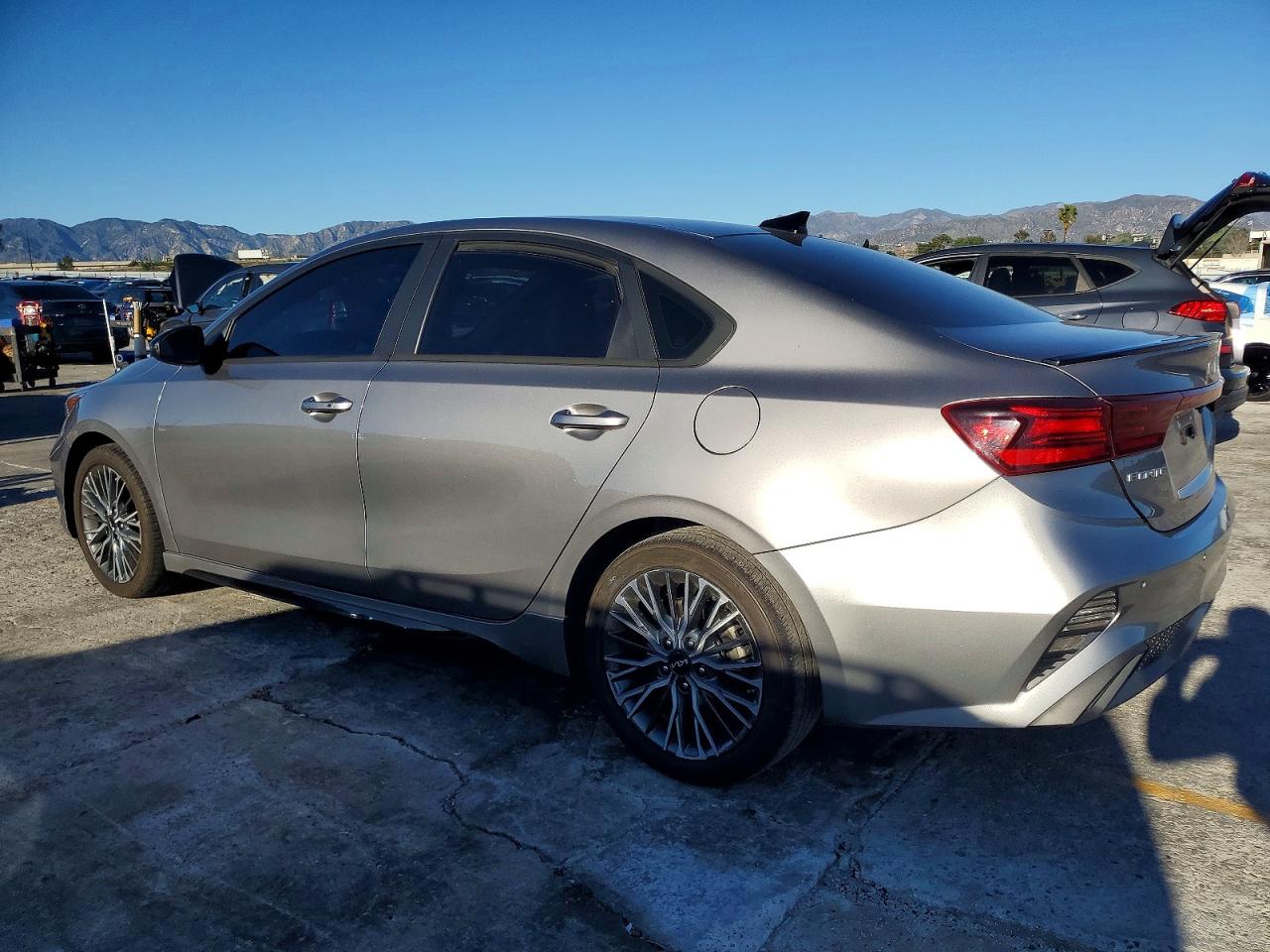 2023 KIA FORTE GT LINE photo 2