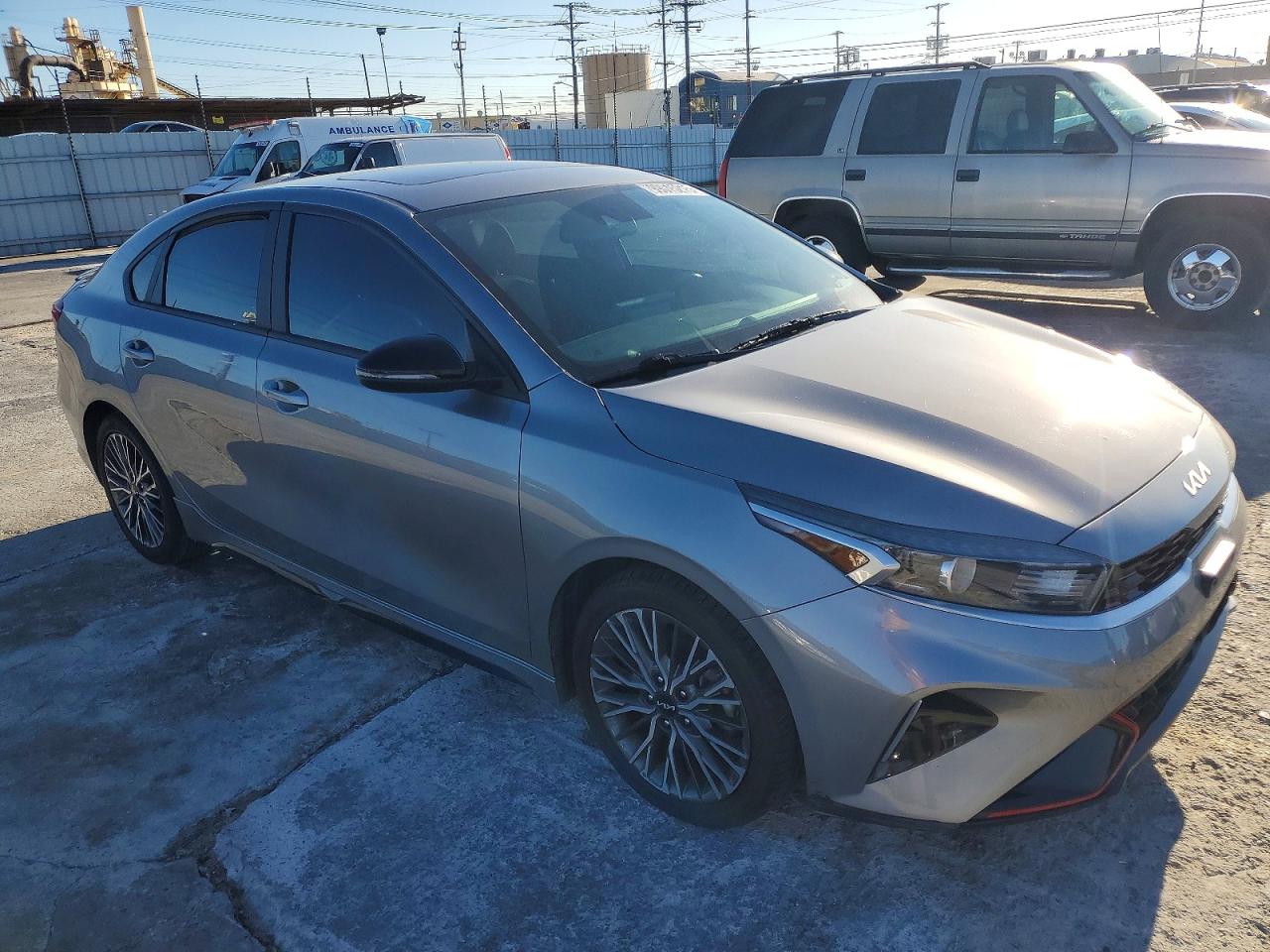 2023 KIA FORTE GT LINE photo 4