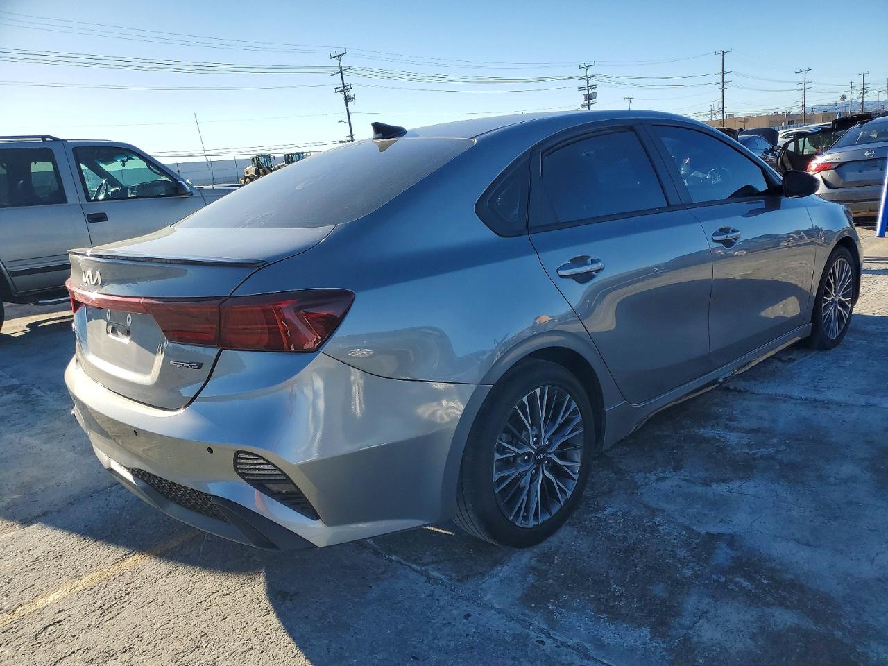2023 KIA FORTE GT LINE photo 3