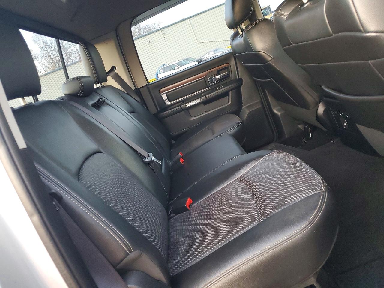 2016 RAM 1500 LARAMIE photo 28