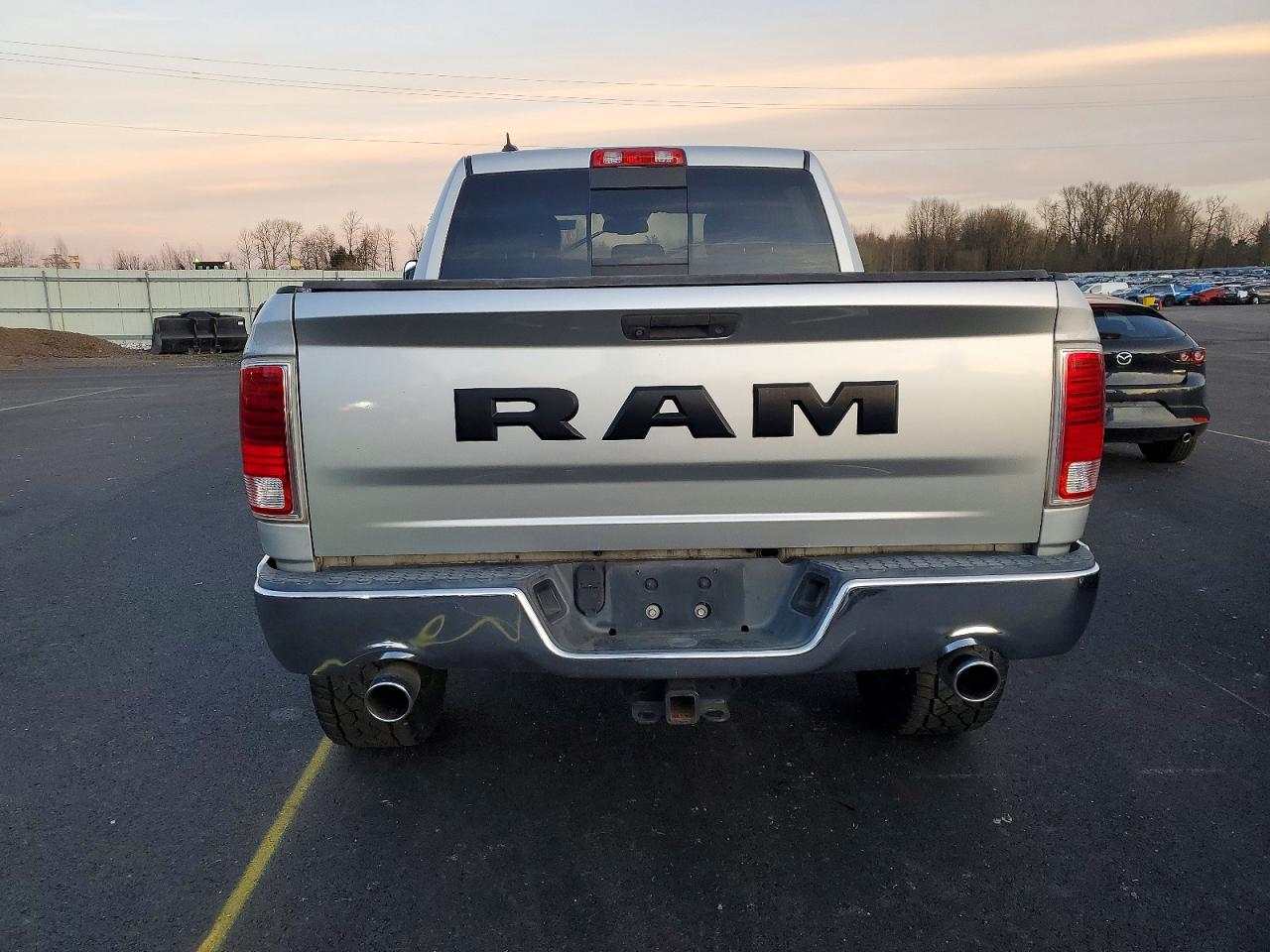 2016 RAM 1500 LARAMIE photo 16