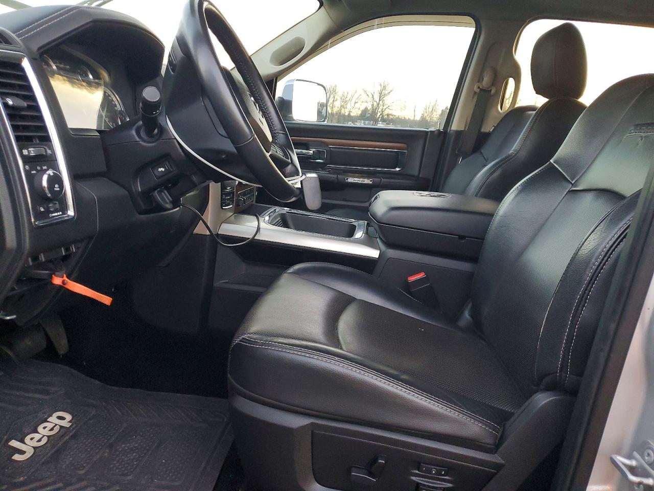 2016 RAM 1500 LARAMIE photo 19