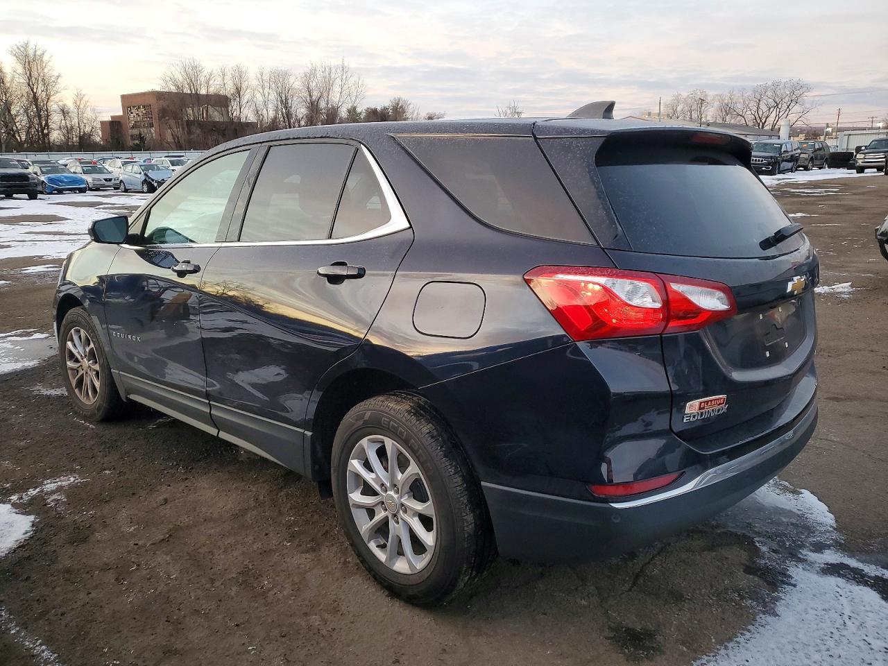 2020 CHEVROLET EQUINOX LT photo 2