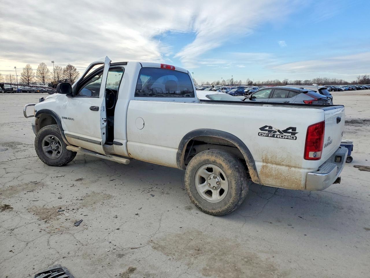 2004 DODGE RAM 1500 ST photo 3