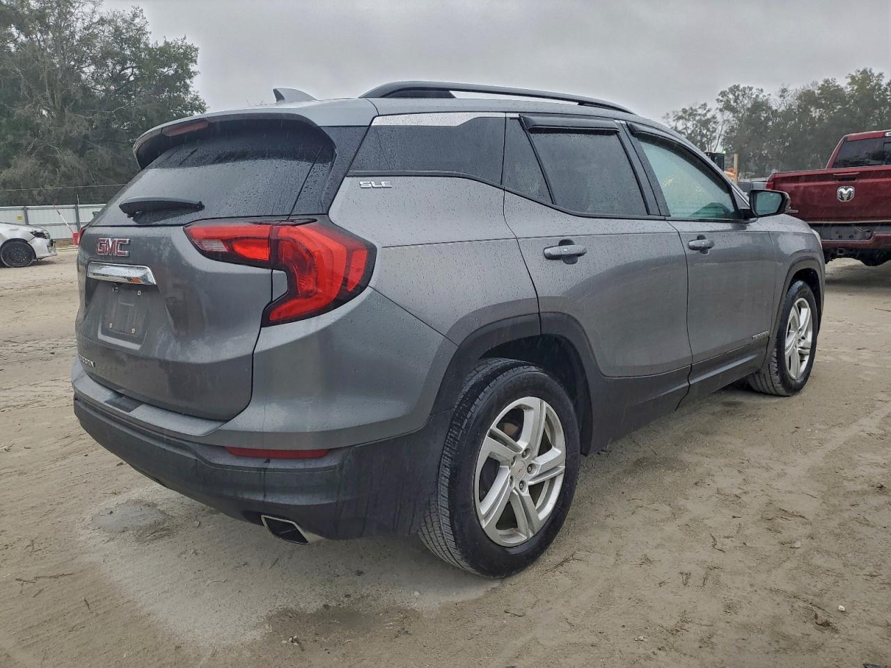 2018 GMC TERRAIN SLE photo 3
